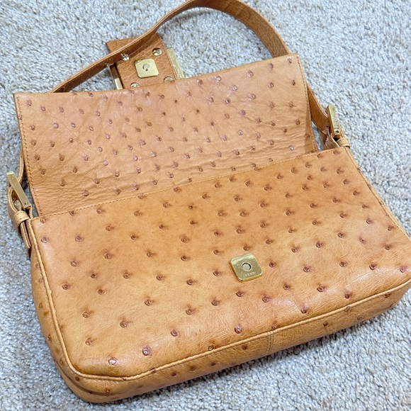 SOLD Fendi Baguette Ostrich Brown - Picture 7 of 17